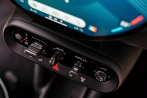 Mini-Cooper-E-Classic-52-2048×1366