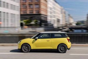 Mini-Cooper-E-Classic-8-2048×1366