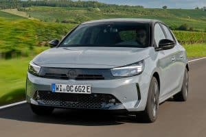 Opel-Corsa-2023-kinisi