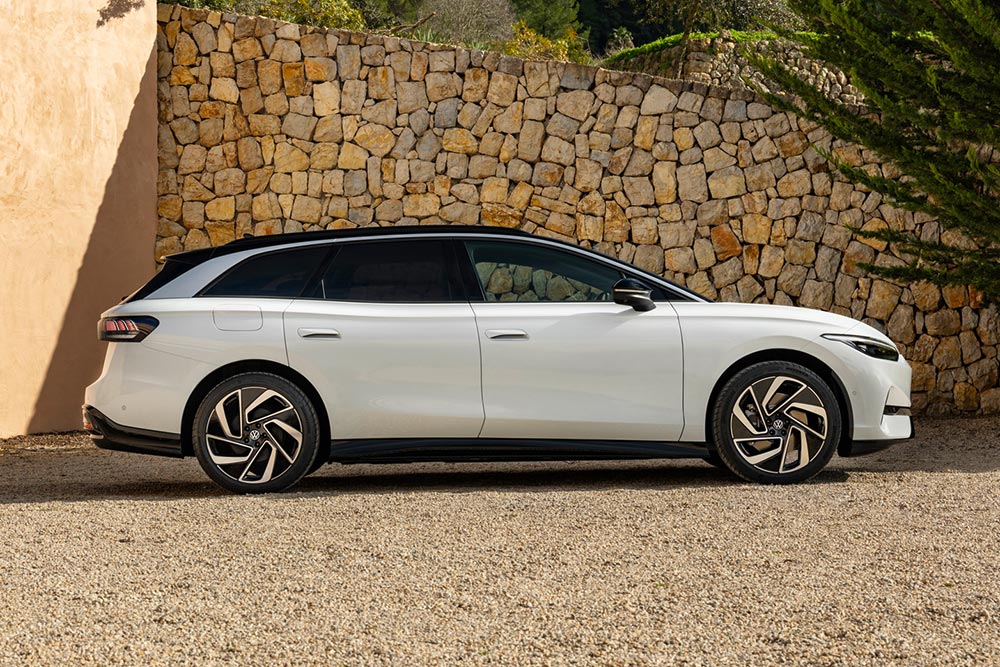 https://autogreeknews.gr/wp-content/uploads/2024/02/VW-ID.7-Tourer-4.jpg