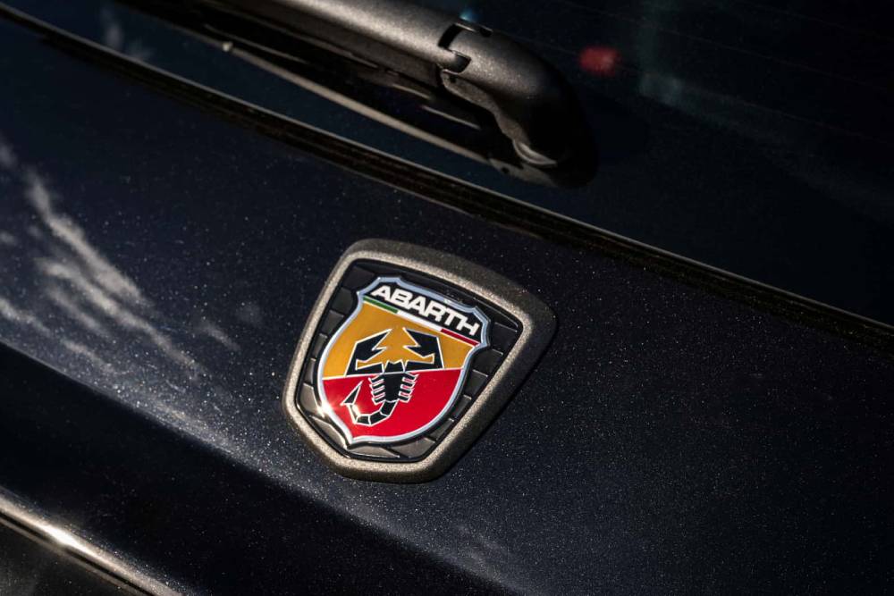 https://autogreeknews.gr/wp-content/uploads/2024/02/abarth-695-75deg-anniversario-13.jpg