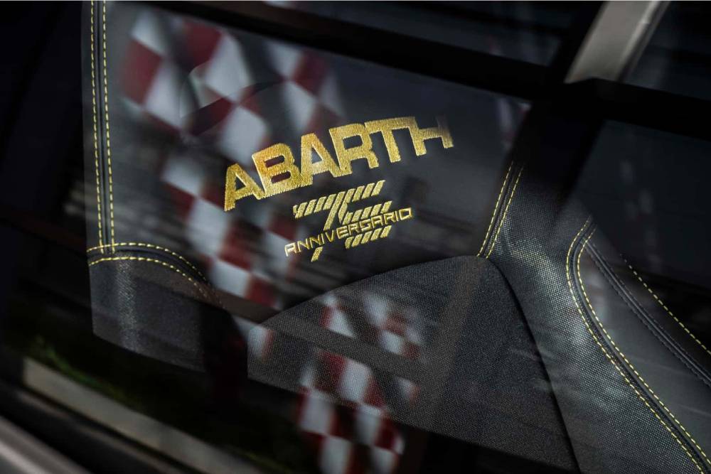 https://autogreeknews.gr/wp-content/uploads/2024/02/abarth-695-75deg-anniversario-17.jpg