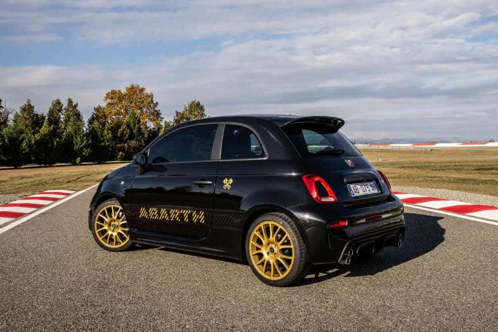 https://autogreeknews.gr/wp-content/uploads/2024/02/abarth-695-75deg-anniversario-7.jpg