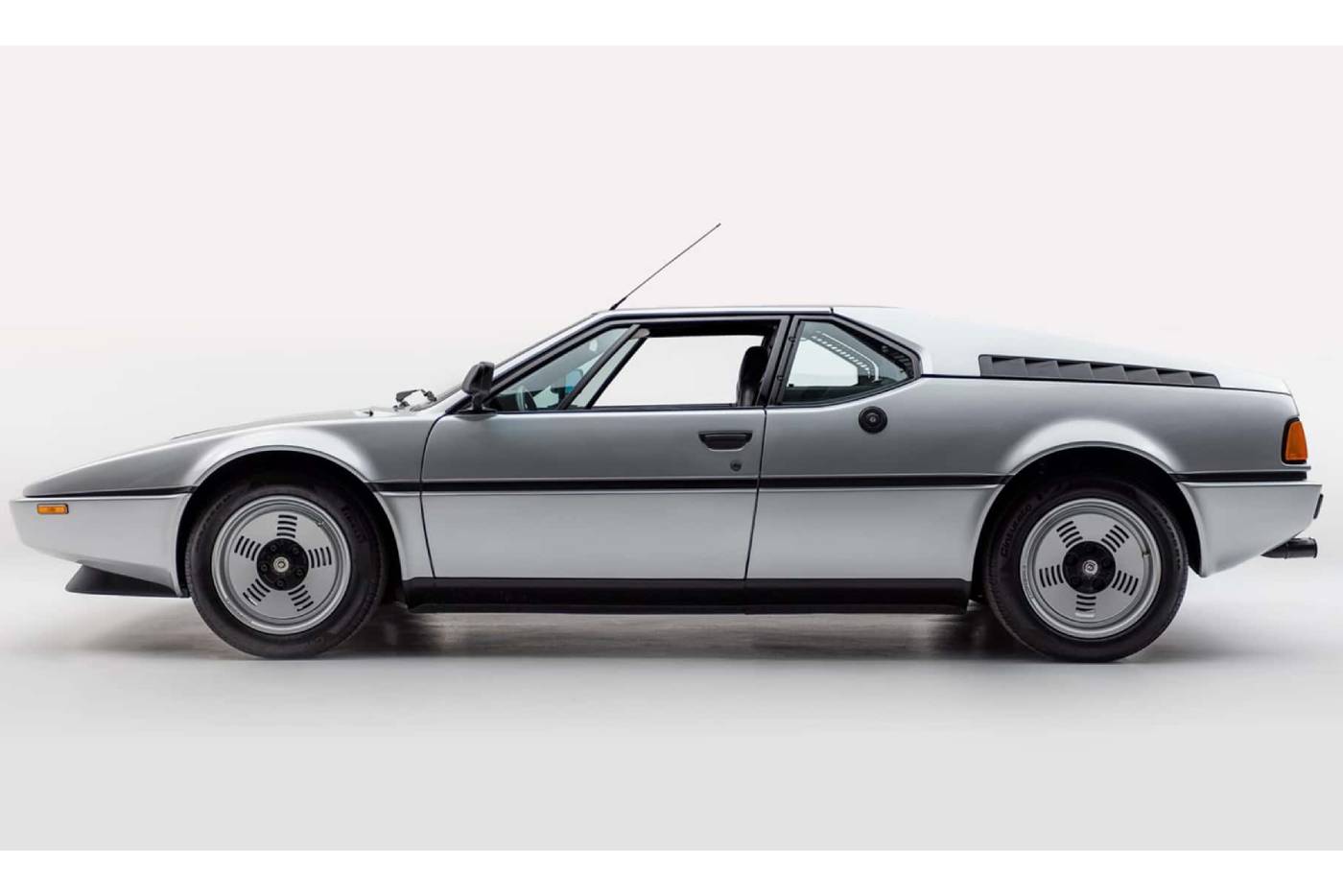 https://autogreeknews.gr/wp-content/uploads/2024/02/bmw-m1-1.jpg