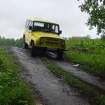 hummer-h2-vs-uaz-469-is-off-road-cold-war-badass-s (2)