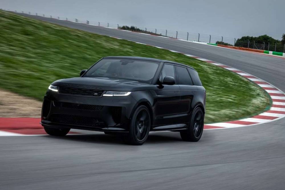 https://autogreeknews.gr/wp-content/uploads/2024/02/range-rover-sv-drift-04.jpg