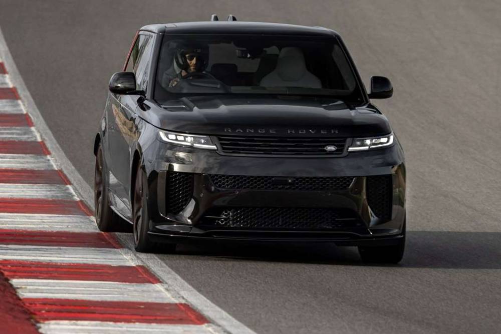 https://autogreeknews.gr/wp-content/uploads/2024/02/range-rover-sv-drift-05.jpg