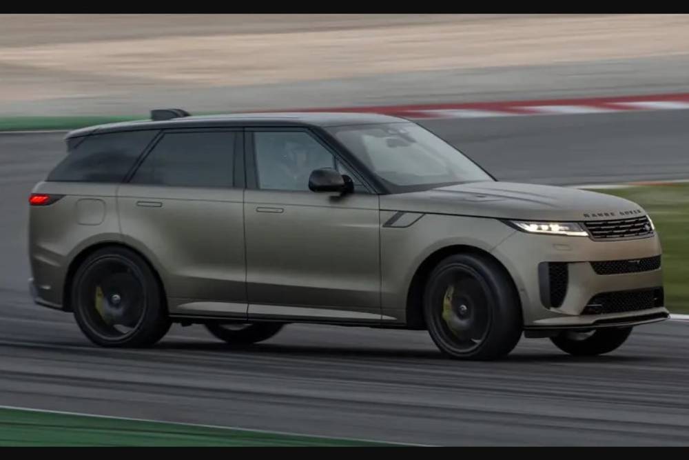 https://autogreeknews.gr/wp-content/uploads/2024/02/range-rover-sv-drift-06.jpg