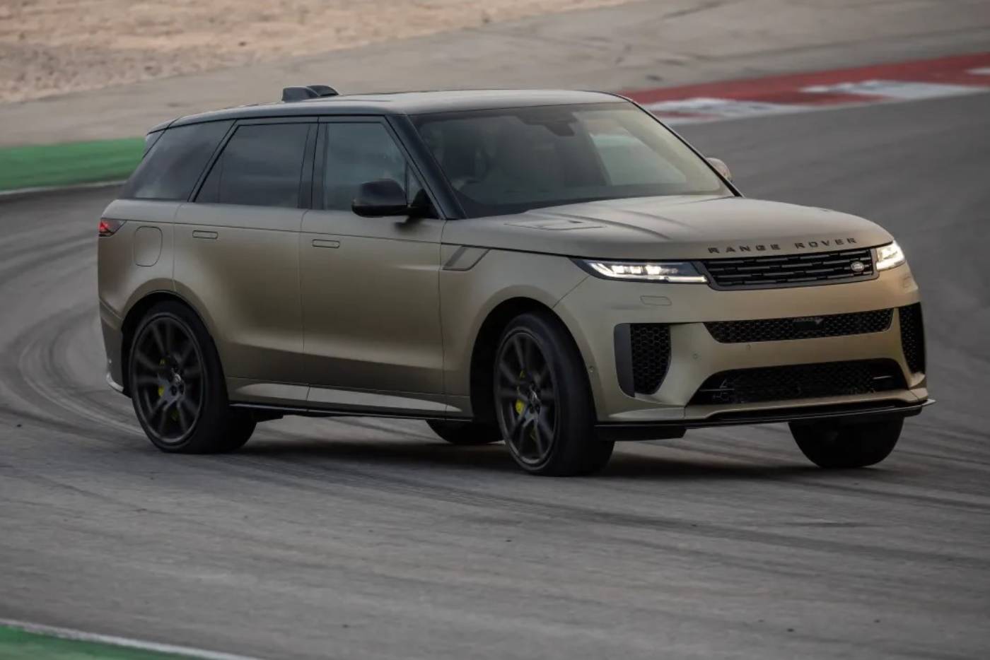 https://autogreeknews.gr/wp-content/uploads/2024/02/range-rover-sv-drift.jpg