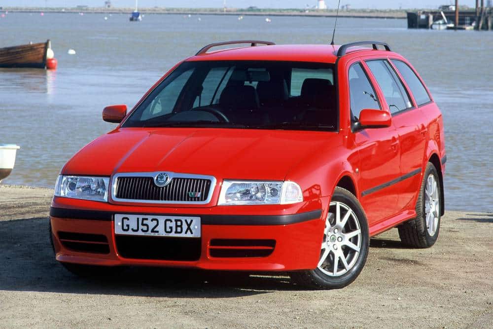 https://autogreeknews.gr/wp-content/uploads/2024/02/skoda_octavia_vrs_estate_48.jpg
