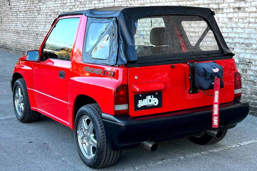 https://autogreeknews.gr/wp-content/uploads/2024/02/suzuki-vitara-v8-for-sale-9.jpg
