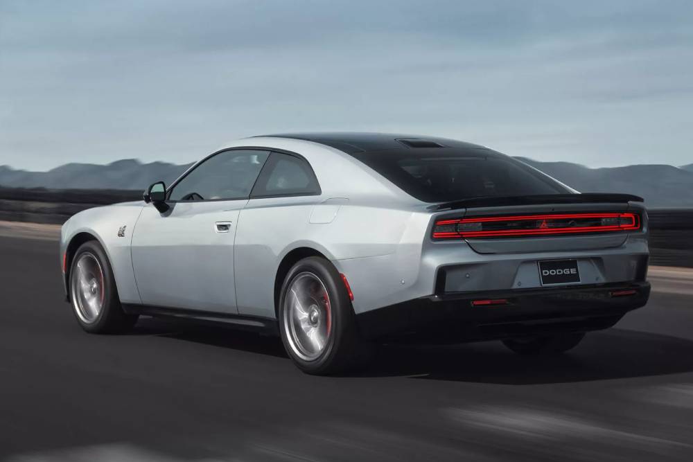 https://autogreeknews.gr/wp-content/uploads/2024/03/2025-Dodge-Charger-00020-2048x1270-1.jpg