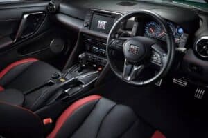 2025-Nissan-GT-R-Interior-6-2048×1011