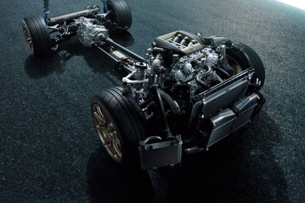 https://autogreeknews.gr/wp-content/uploads/2024/03/2025-Nissan-GT-R-Japan-15-2048x1024-1.jpg