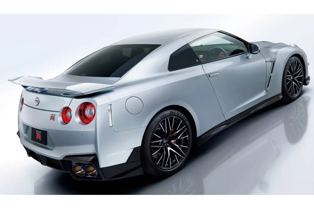 https://autogreeknews.gr/wp-content/uploads/2024/03/2025-Nissan-GT-R-Japan-5-2048x1024-1.jpg