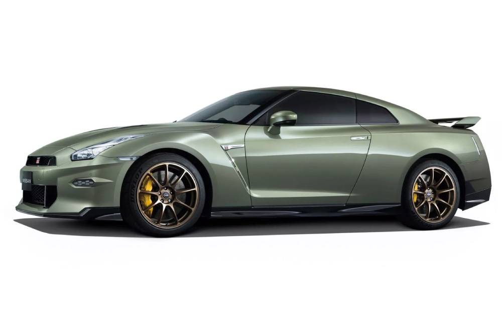 https://autogreeknews.gr/wp-content/uploads/2024/03/2025-Nissan-GT-R-Japan-6-2048x753-1.jpg