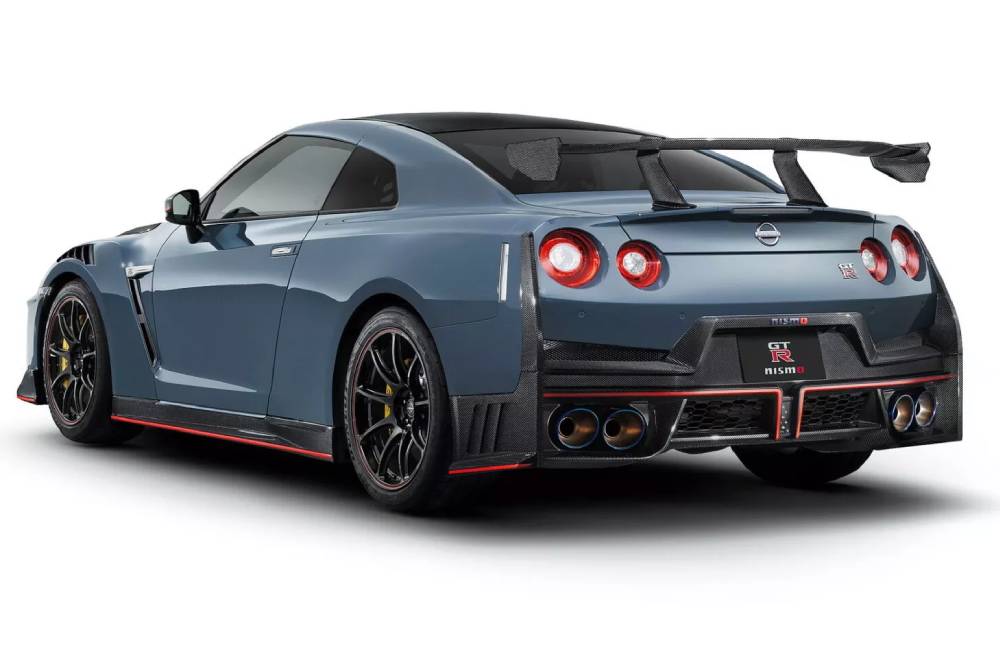 https://autogreeknews.gr/wp-content/uploads/2024/03/2025-Nissan-GT-R-Nismo-2-2048x974-1.jpg