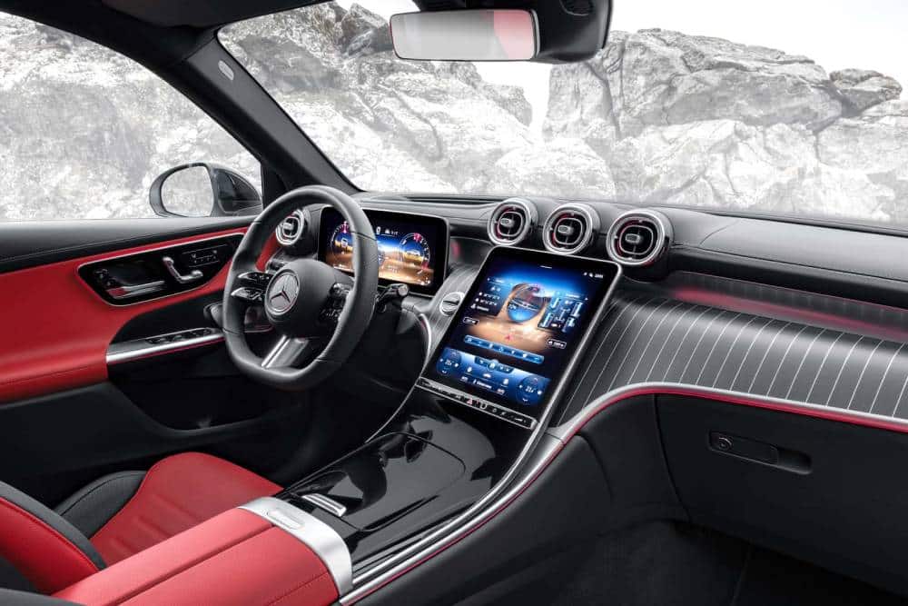 https://autogreeknews.gr/wp-content/uploads/2024/03/2025-mercedes-benz-glc350e-4matic-interior.jpg