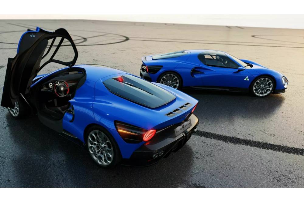 https://autogreeknews.gr/wp-content/uploads/2024/03/Alfa-Romeo-33-Stradale-Blu-Reale-3-2048x1080-1.jpg