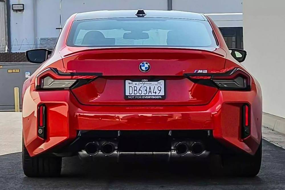 https://autogreeknews.gr/wp-content/uploads/2024/03/BMW-M2-Duct-Tape-Fix-3s-2048x1151-1.jpg