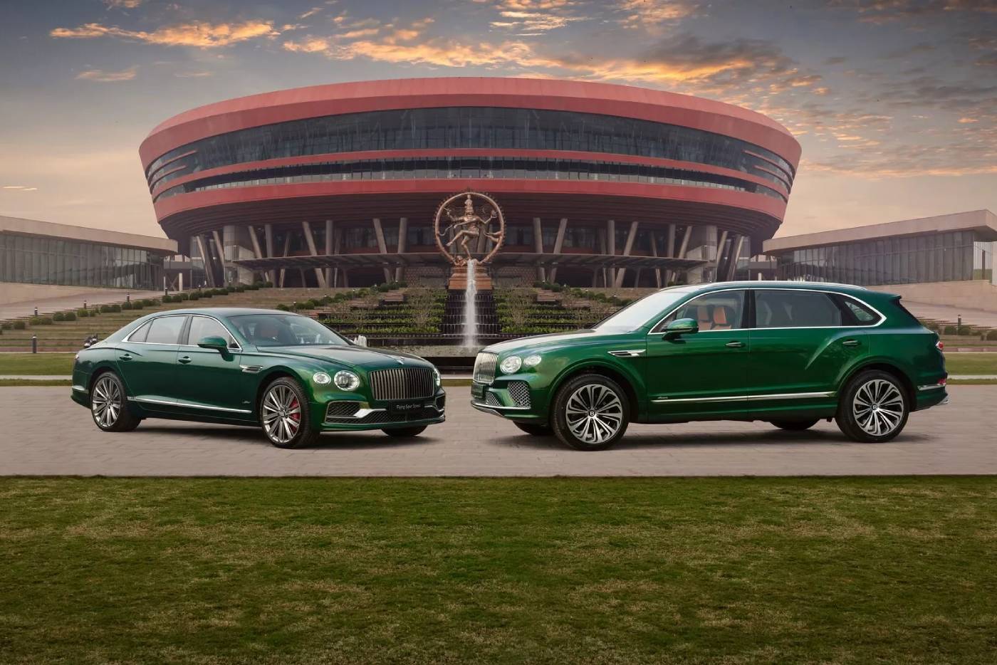 Νέες Bentley με χρώμα και άρωμα Ινδίας