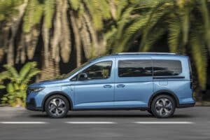 Ford-Tourneo-Connect-PHEV-(10)