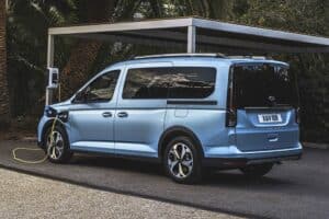 Ford-Tourneo-Connect-PHEV-(3)