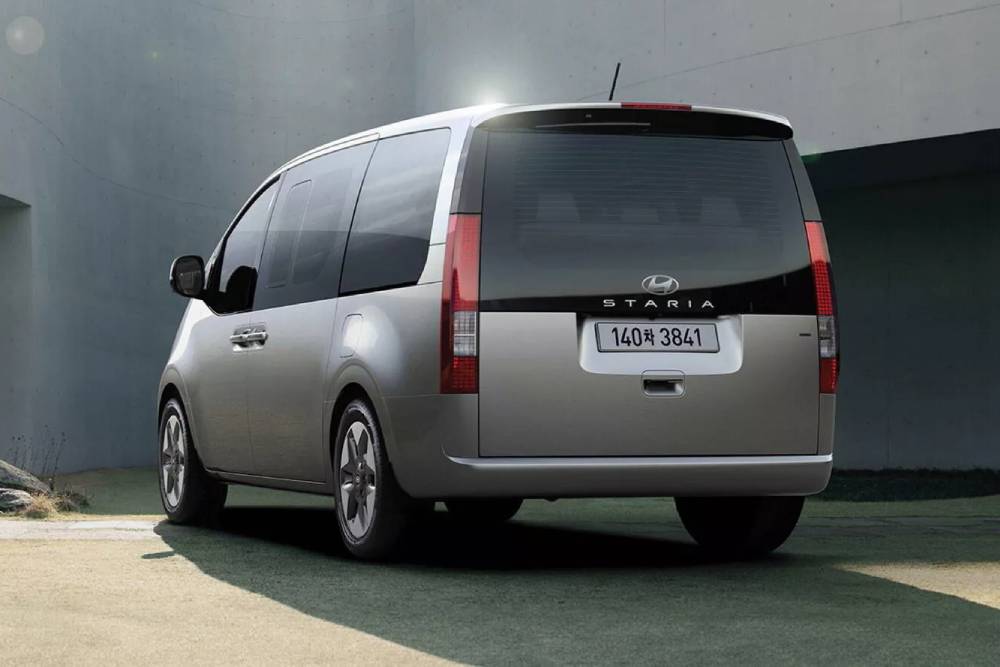 https://autogreeknews.gr/wp-content/uploads/2024/03/Hyundai-Staria-Hybrid-4-2048x1014-1.jpg