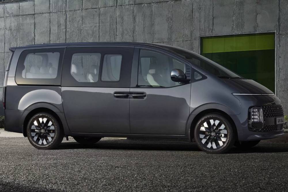 https://autogreeknews.gr/wp-content/uploads/2024/03/Hyundai-Staria-Hybrid-Korea-2s-2048x1152-1.jpg
