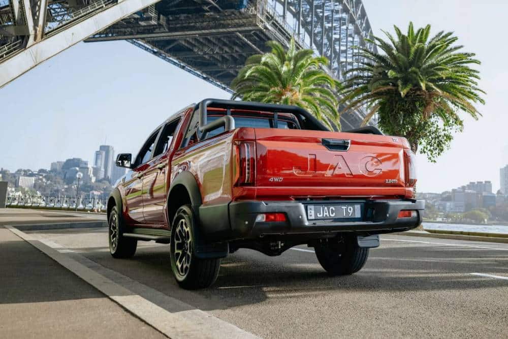 https://autogreeknews.gr/wp-content/uploads/2024/03/JAC-T9-Australia-6-2048x1366-1.jpg