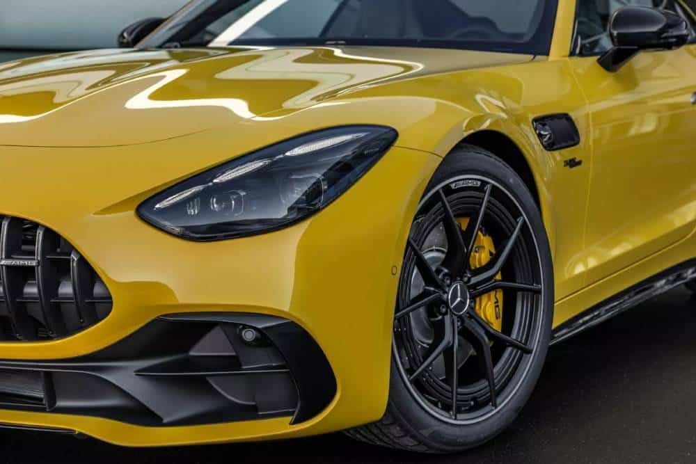 https://autogreeknews.gr/wp-content/uploads/2024/03/Mercedes-AMG-GT-43-Coupe-16-2048x1366-1.jpg