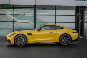 Mercedes-AMG-GT-43-Coupe-3-2048×1366