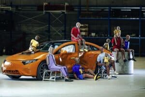 Mercedes-Benz-Crash-Dummies-(1)