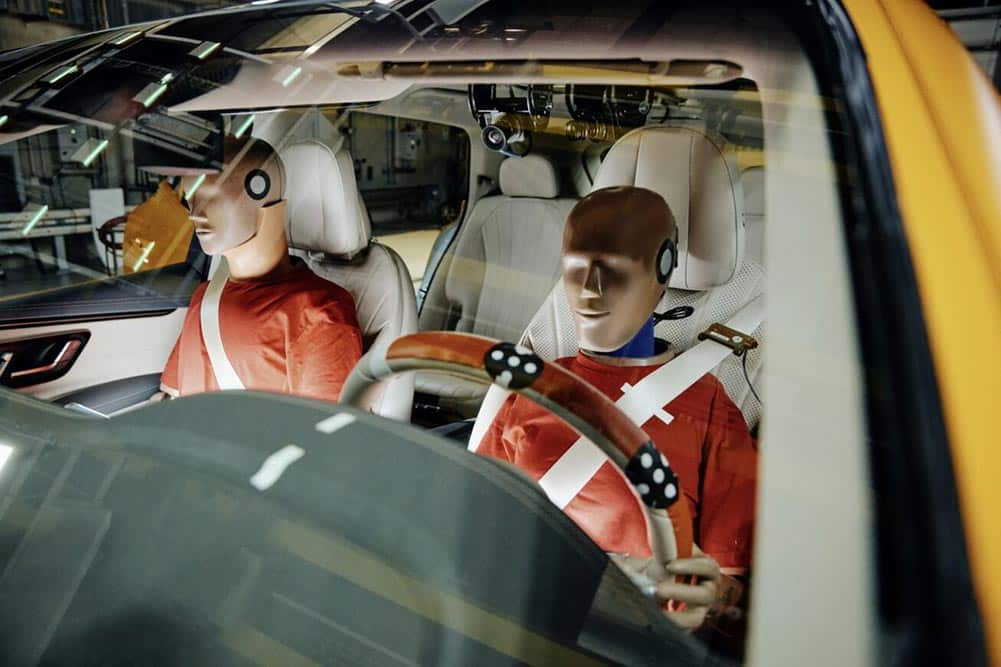 https://autogreeknews.gr/wp-content/uploads/2024/03/Mercedes-Benz-Crash-Dummies-4.jpg
