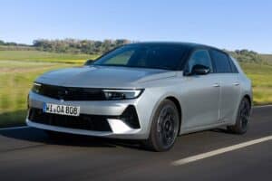 Opel Astra 1.2 Hybrid (1)