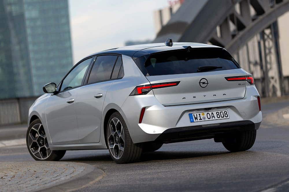 https://autogreeknews.gr/wp-content/uploads/2024/03/Opel-Astra-1.2-Hybrid-4.jpg
