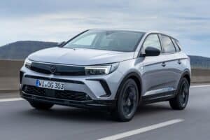 Opel-Grandland-1.2-Hybrid-kinisi