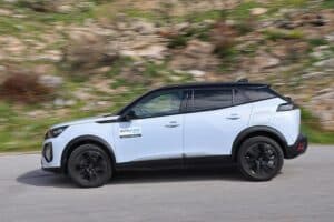 Peugeot-2008-1.2-130-AT8-GT-(10)