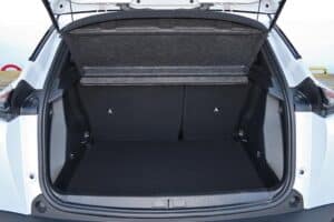 Peugeot-2008-1.2-130-AT8-GT-(17)