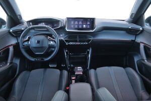 Peugeot-2008-1.2-130-AT8-GT-(18)