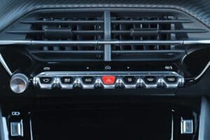 Peugeot-2008-1.2-130-AT8-GT-(21)