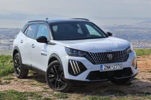 Peugeot-2008-1.2-130-AT8-GT-(4)