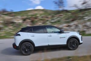 Peugeot-2008-1.2-130-AT8-GT-(8)