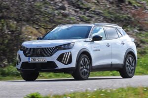 Peugeot-2008-1.2-130-AT8-GT-(9)