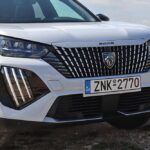 Peugeot-2008-1.2-130-AT8-GT-front