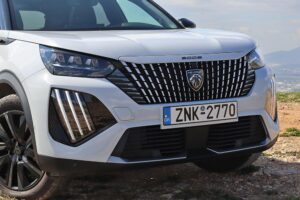 Peugeot-2008-1.2-130-AT8-GT-front