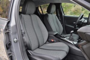 Peugeot-208-1.2-PureTech-100-facelift-(11)