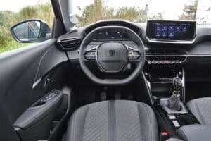 Peugeot-208-1.2-PureTech-100-facelift-(14)