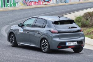 Peugeot-208-1.2-PureTech-100-facelift-(2)