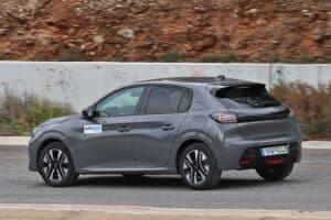 Peugeot-208-1.2-PureTech-100-facelift-(21)